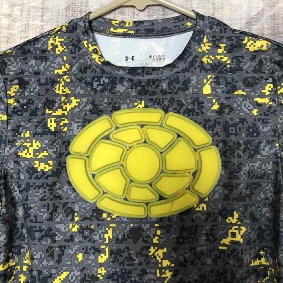 Boy's Under Armour Pixeled HeatGear Compression Shirt (Youth Large) - Picture 2 of 8